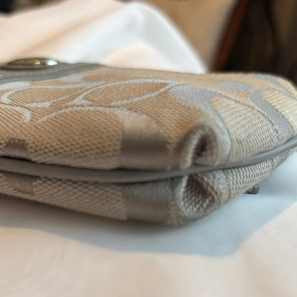 Coach Signature Wristlet - Light Gray